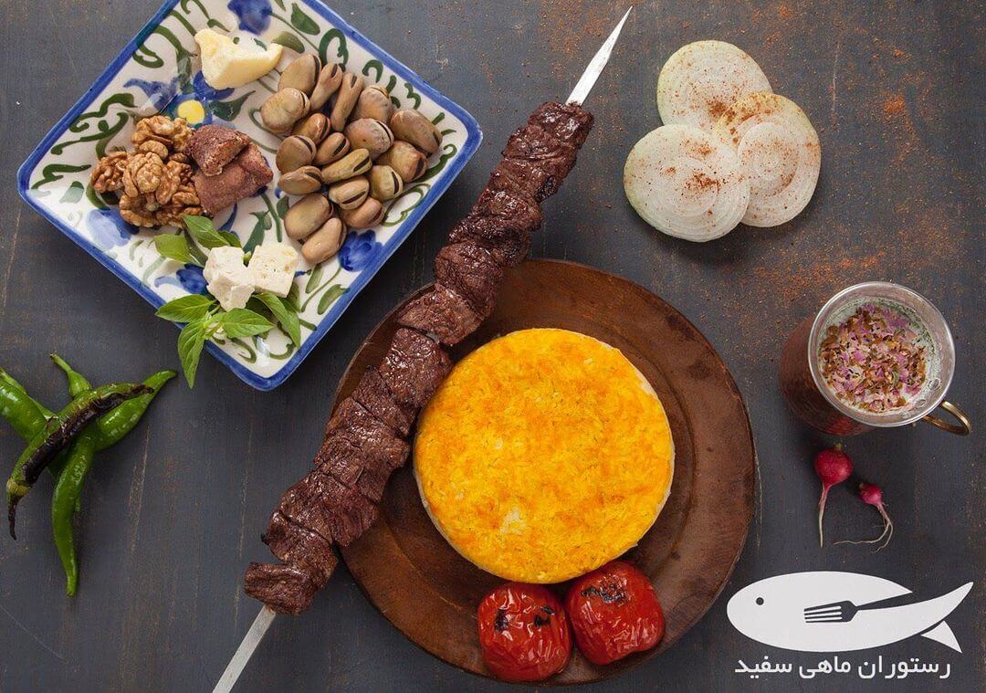 غذاهای گیلانی در رستوران ماهی سفید، رستوران سید خندان