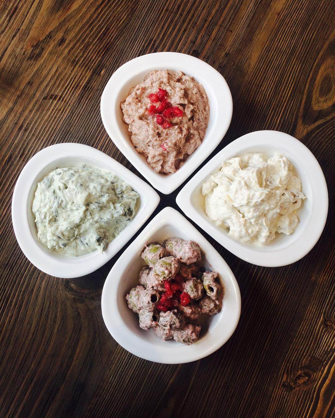 کناربشقابی‌های خوشمزه رستوران ماهی سفید، رستوران سیدخندان