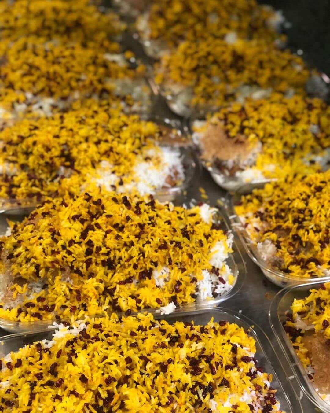 سفارش زرشک پلو نذری در رستوران مکث سیدخندان