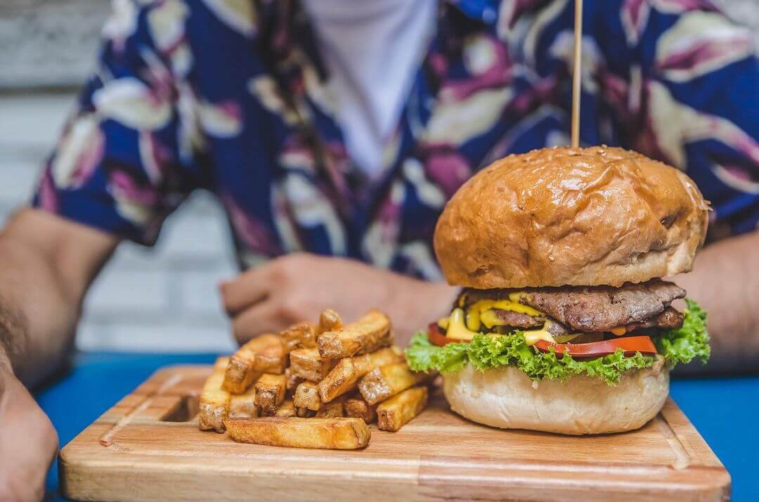 برگرهای کافه رستوران ریونیز