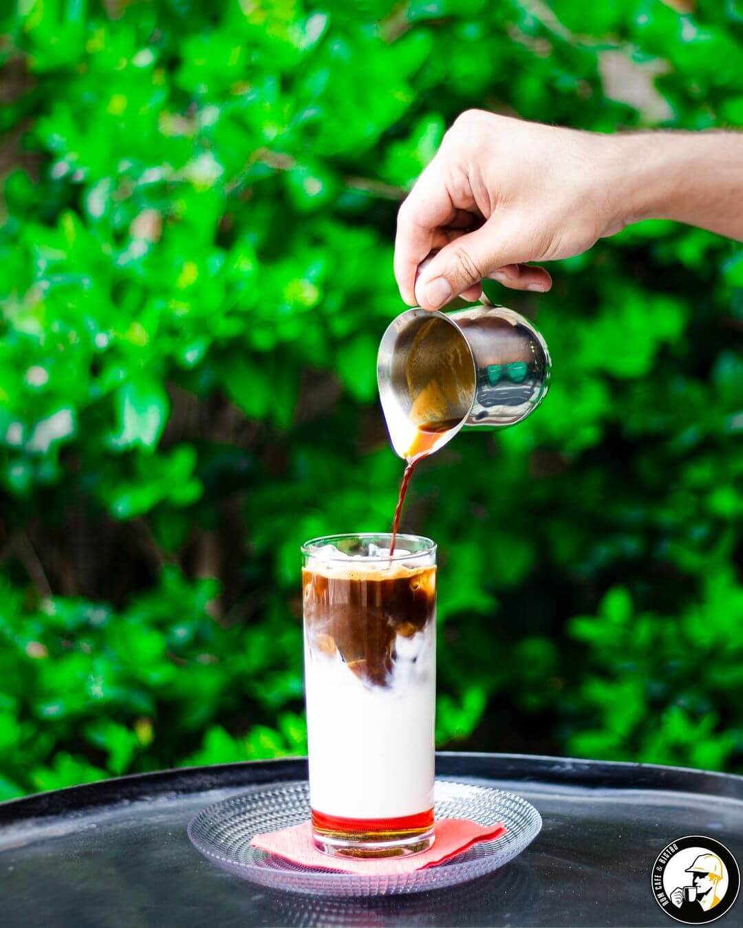 نوشیدنیهای بر پایه قهوه در کافه رام بیسترو خیابان کریمخان