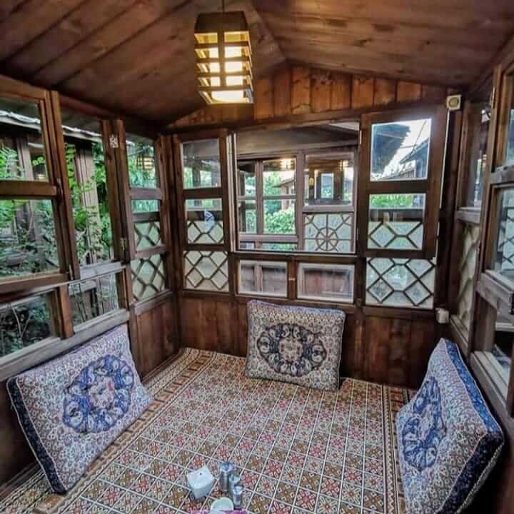 فضای داخلی آلاچیق باغ رستوران سپیدار