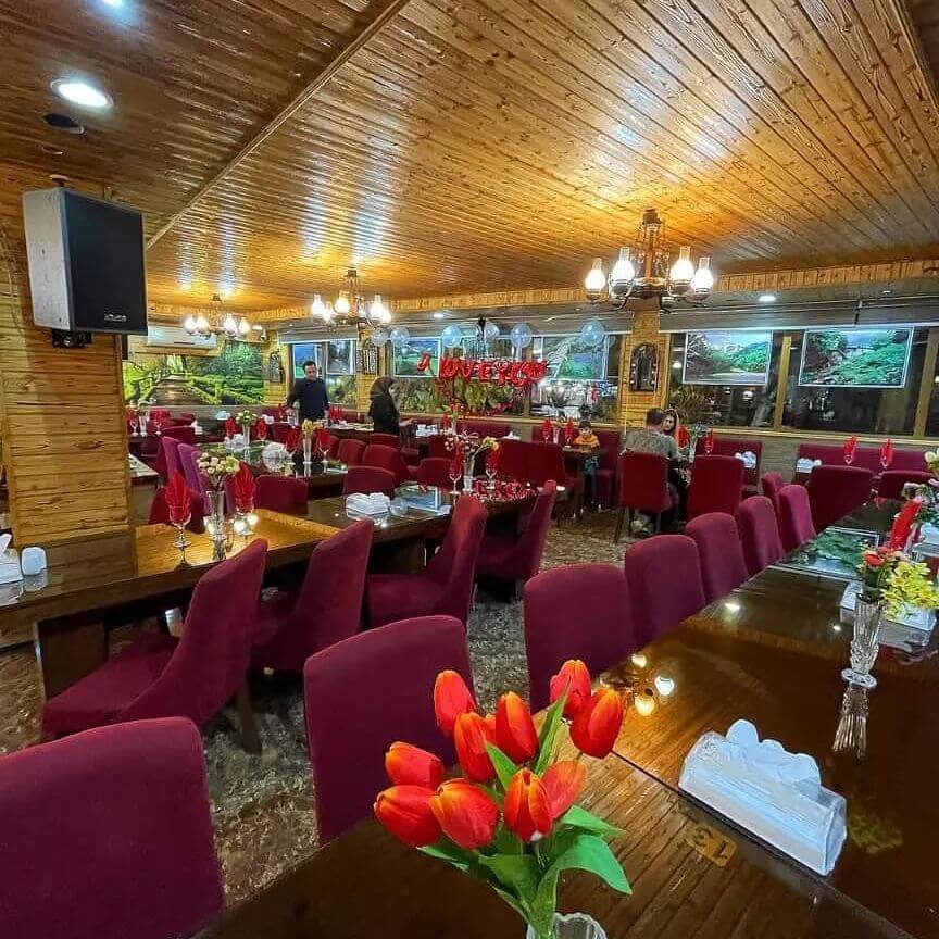 فضای داخلی و کلاسیک باغ رستوران شهران