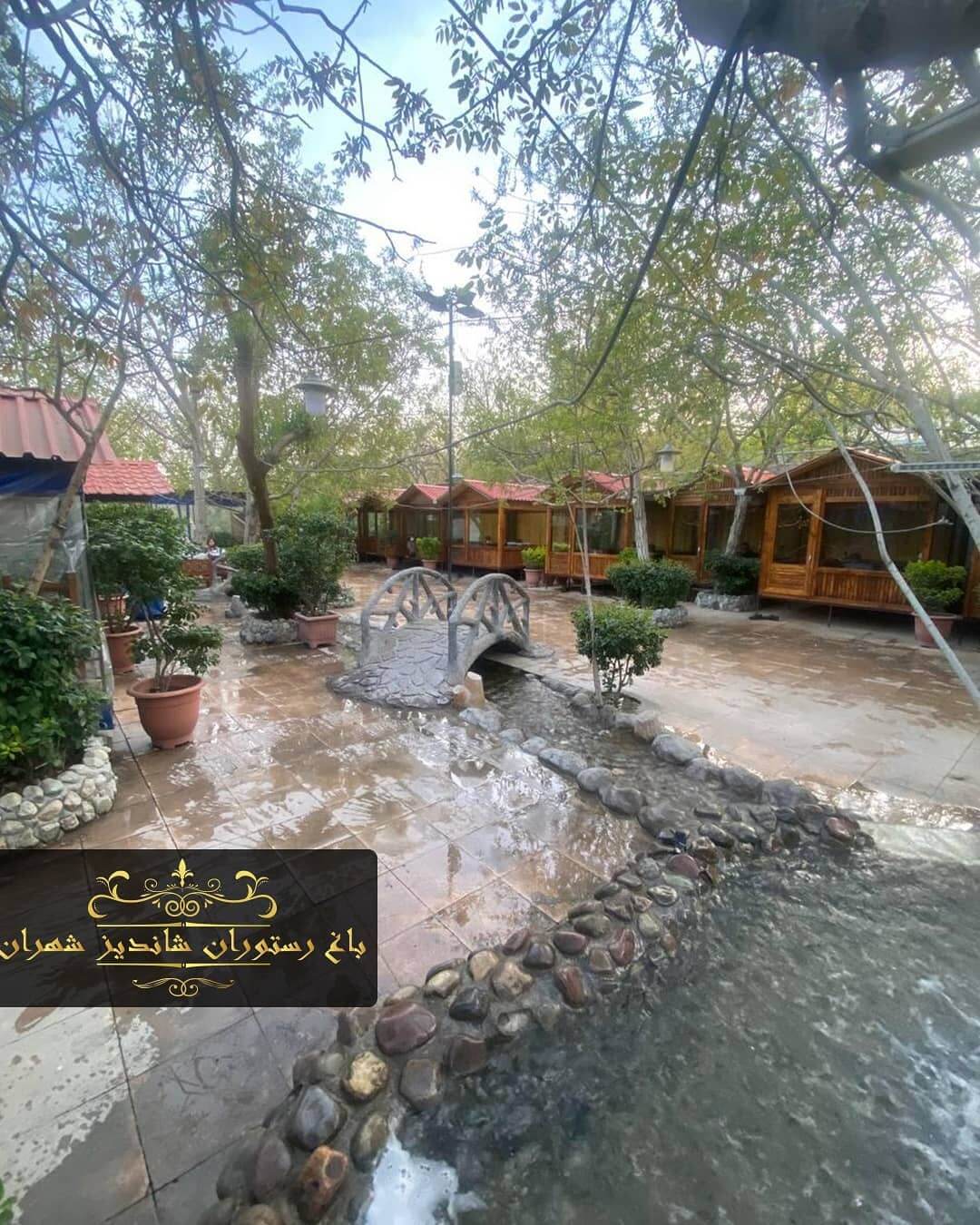 فضای آزاد رستوران شاندیز