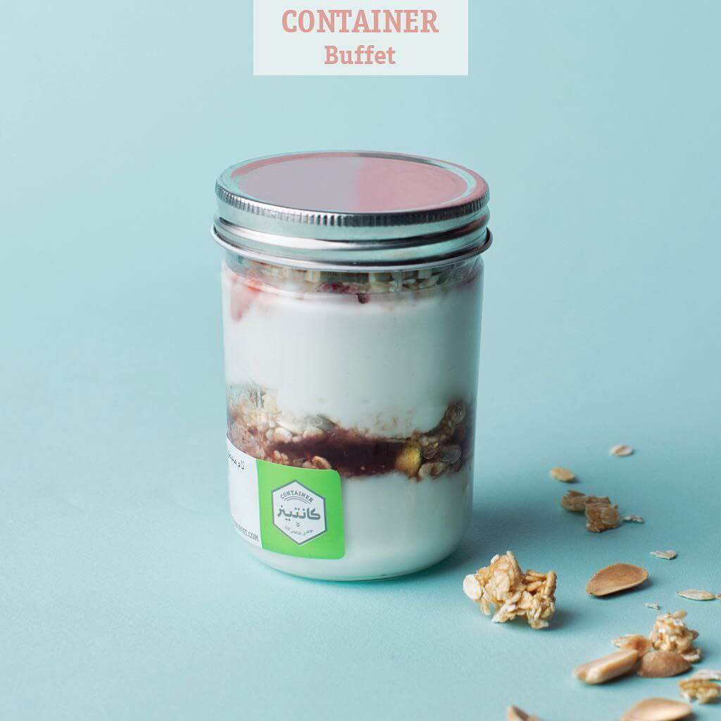 گرانولا در کافه کانتینر