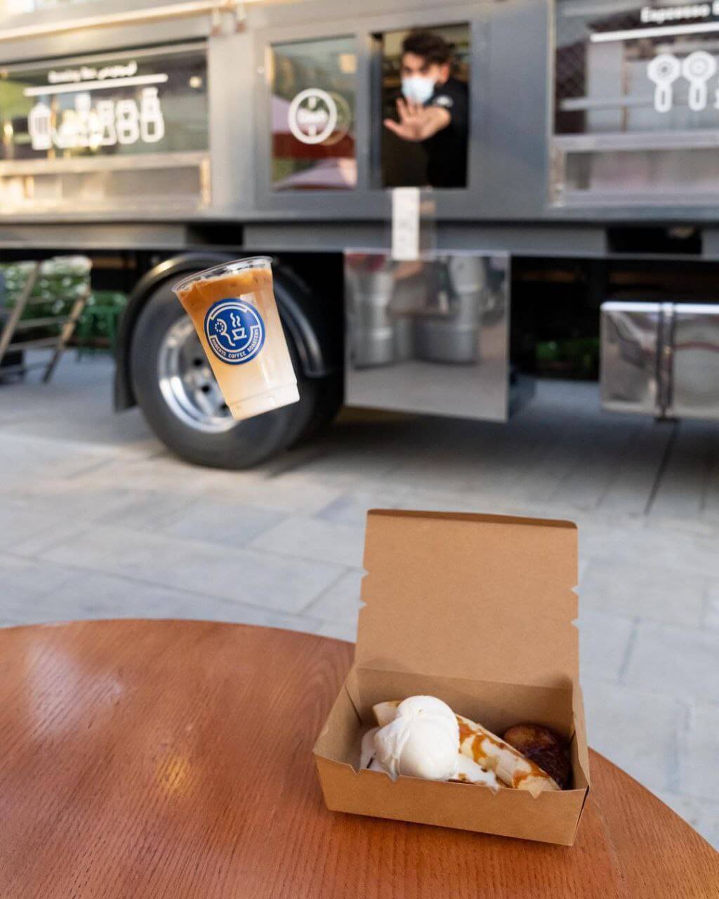 نوشیدنیهای بر پایه قهوه در کافه سیار روبرتو