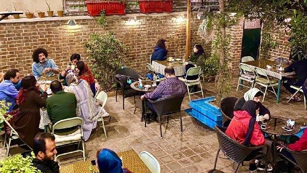 فضای بیرونی کافه گالری مارکوف