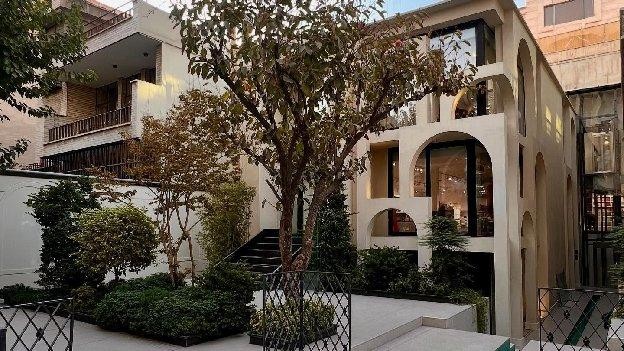 فضای بیرونی کافه گالری پروجکت