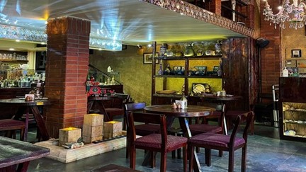 فضای داخلی کافه رستوران عود