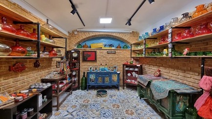 فضای داخلی کافه عمارت یار