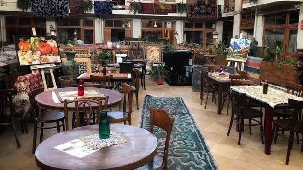 فضای داخلی کافه گالری رحیمیه