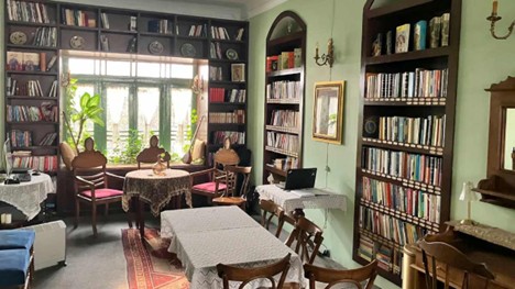 فضای داخلی کافه نیکو ایرانشهر