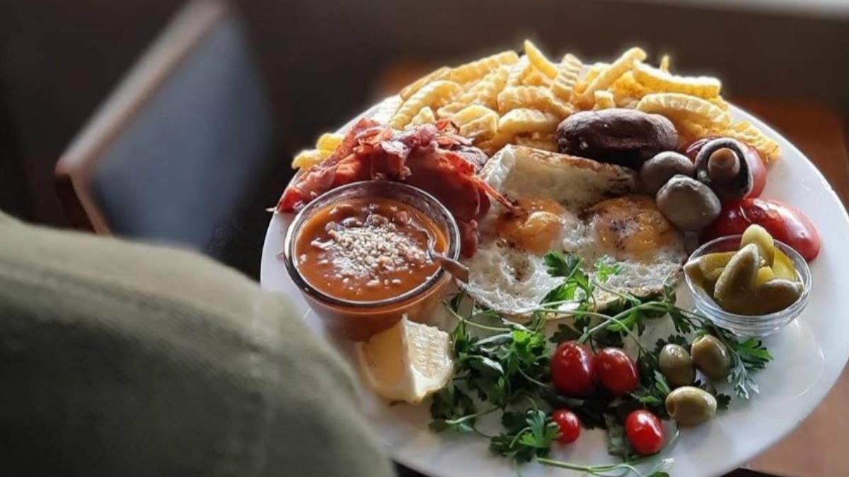 کافه لانجین از کافه های دنج در غرب تهران