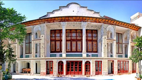فضای بیرونی کافه رستوران عمارت صدراعظم