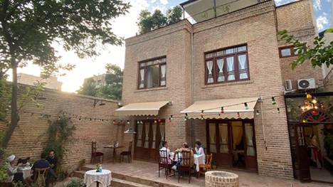 فضای بیرونی کافه نیکو
