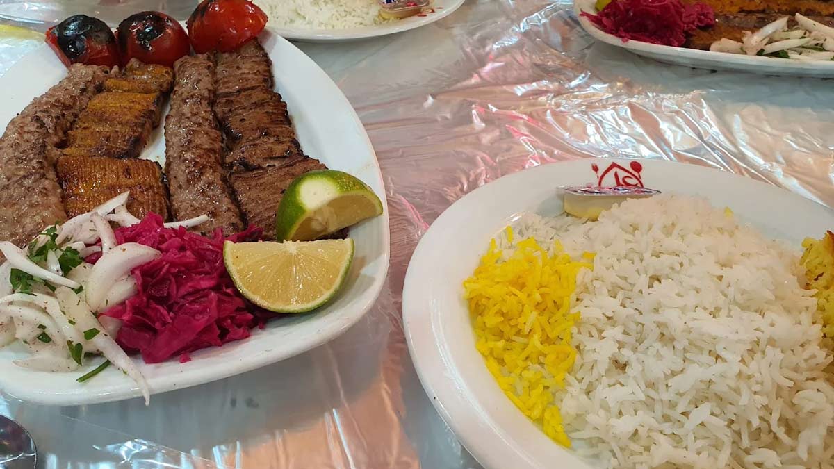 بشقاب غذا در رستوران علی مشهد