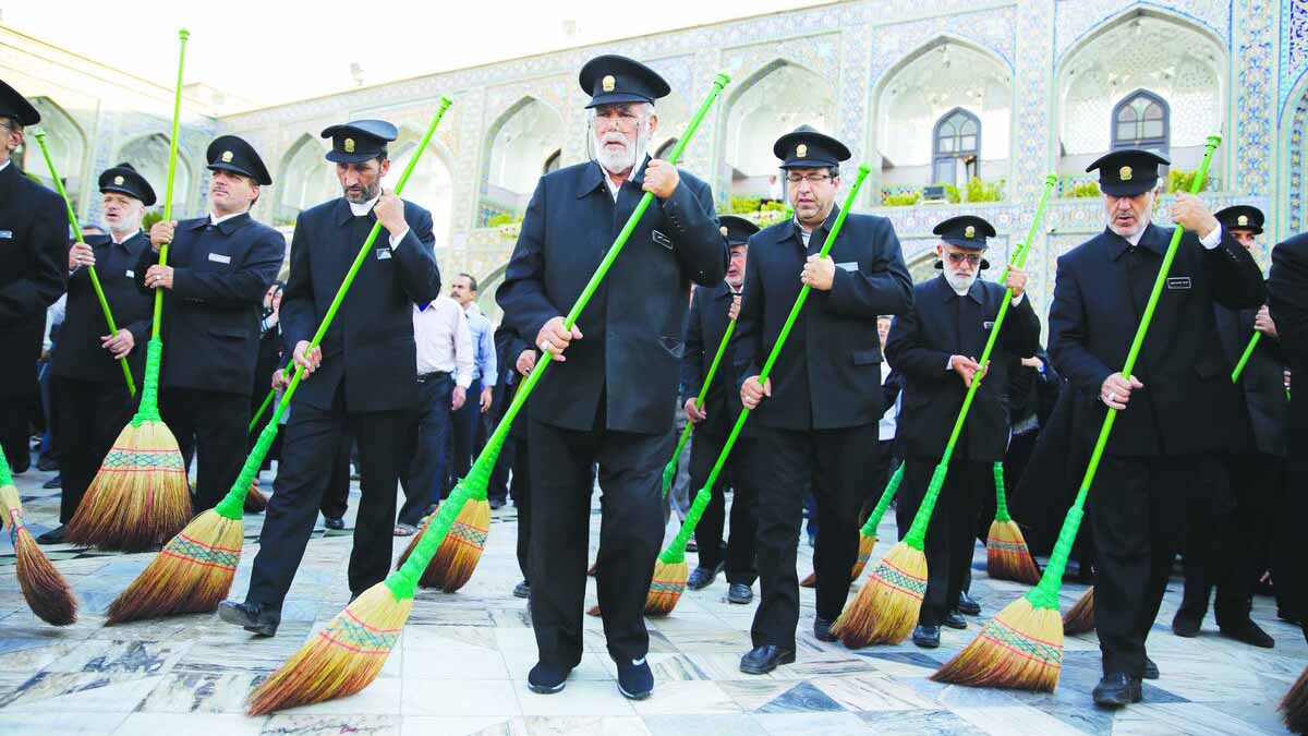 خادمان حرم امام رضا (ع)