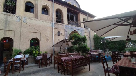 حیاط عمارت فتح‌الملوکی 