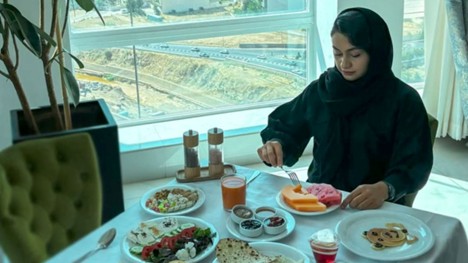 بوفه صبحانه هتل بزرگ چمران