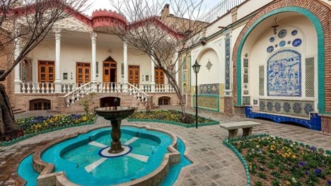 فضای بیرونی خانه موزه مقدم