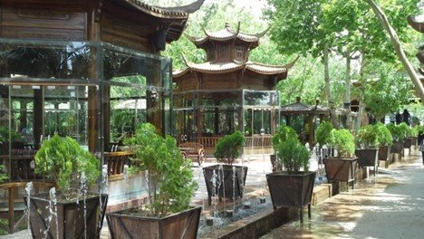 فضای بیرونی رستوران شب نشین