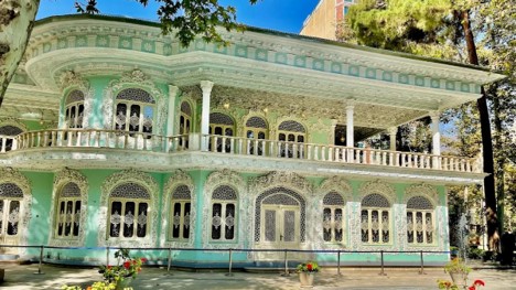 فضای بیرونی موزه زمان