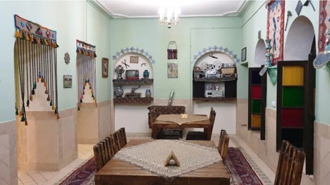 فضای داخلی عمارت فتح‌الملوکی
