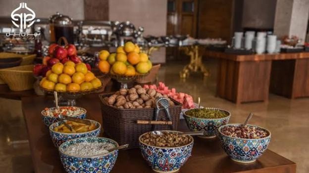 میز برانچ در رستوران تهران بین