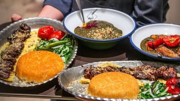 میز غذا در رستوران گیلانه