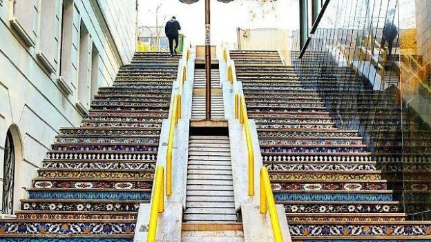 پلکان رنگی خیابان ولیعصر 