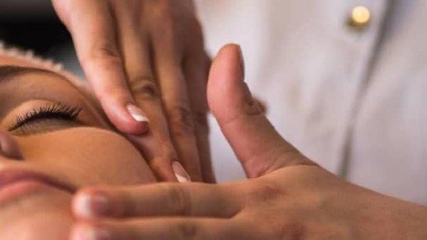فضای داخلی کلینیک اسکین اسپا