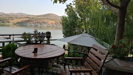 فضای بیرونی رستوران الماس گلستان