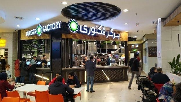 فضای داخلی برگر فکتوری
