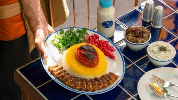 کافه رستوران سنتی خونه آقا بزرگ